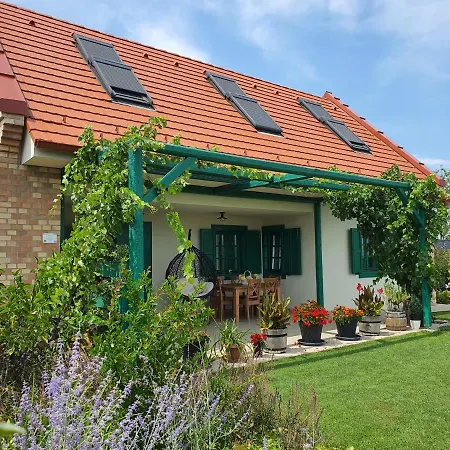 Herczeg-fekete Birtokkoezpont * Шимонторня