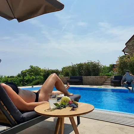 Herczeg-fekete Birtokkoezpont * Шимонторня